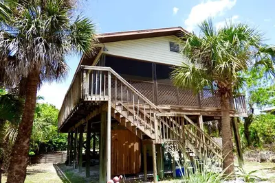 Image de Serene Island Cottage with Screened Porch near Little Gasparilla Beach, Florida