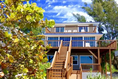 Image de Secluded Beachfront Vacation Home with Private Boardwalk on Little Gasparilla Island near Boca Grande, Florida