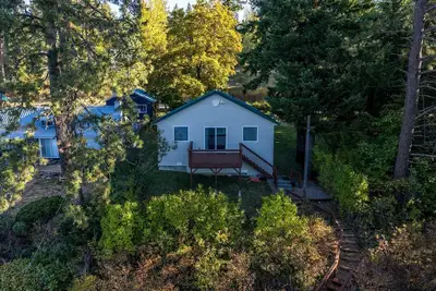 Image de Historic Waterfront Cabin with Private Dock on Twin Lakes, Rathdrum, Idaho