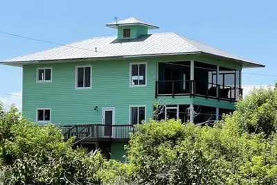 Image de Pet-Friendly Family Beach House with Gulf Views & Private Dock Slip near Little Gasparilla Island, Florida