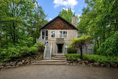 Image de Family Friendly Shenandoah Cabin with Fire Pit and Game Room in Basye Virginia