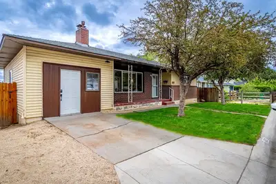 Image de Spacious Reno Home with Hot Tub, Foosball & Outdoor Dining
