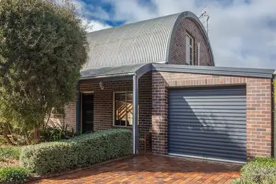 Image de Home with Office | 2 Bathroom | Walk to Armidale Cbd | Longer Stays Welcome