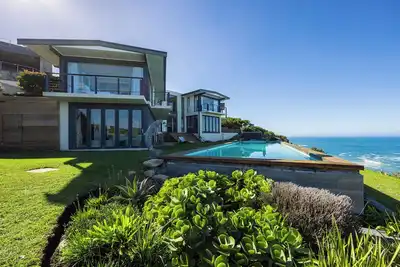 Image de Cliff House Villa: Four Beautiful En-Suite Bedrooms with Spectacular Sea Views