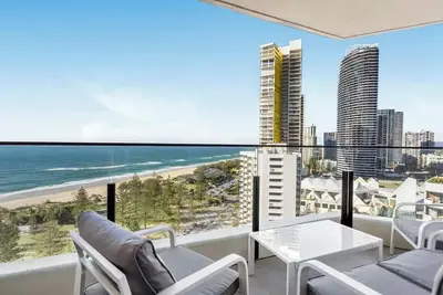 Image de Lvl 18 Ocean View 2br Broadbeach Apt | Pools & Spa