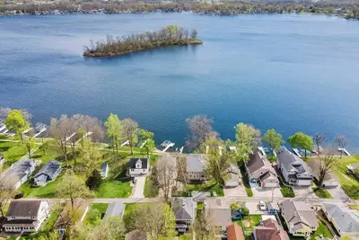 Image de Charlee's Cabin - Family Escape on Webster Lake | Pier & Swimming!