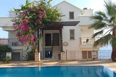 Image de Duplex spacieux de 3 chambres avec vue sur mer à 180° et piscine partagée