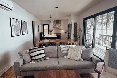 Image de Juniper Cottage, Beaver Lake | Peaceful waterfront property in Tamworth, Ontario