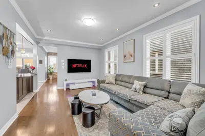 Image de Calm Brampton Home | Sleeps 8 | Family Friendly
