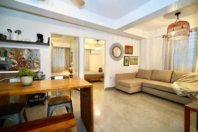 Image de 2. 1• 1st Floor • Near Plaza • 2br • Street Parking