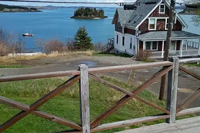 Image de Cozy three bedroom cottage overlooking Johnson Bay.