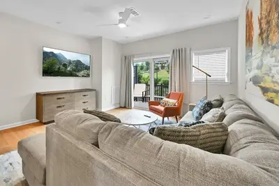 Image de Gorgeous South Slope Townhome 106