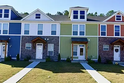Image de Modern 3-bedroom Townhome in Quiet Cleveland with Wi-Fi & Ac