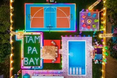 Image de The Tiki Experience - Pool, Pickleball, Theater