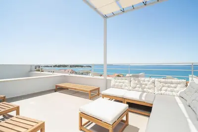 Image de Villa Galeb - Spacious Family Apartment with Rooftop Terrace and Panoramic Sea View
