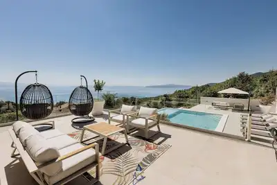 Image de Villa de luxe pour 14 personnes avec 2 piscines, sauna et vue sur la mer