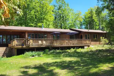 Image de Quiet lakefront pet friendly cottage on motor-free Peter Lake