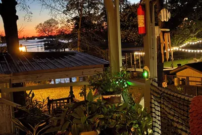 Image de Fabulous 2-bedroom 1 bath upstairs unit with Ac in lively Livingston