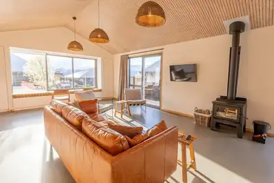 Image de Sunny & Spacious on Scurr Terrace