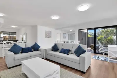 Image de 1 Jade Court - Centrally Located, Brand New Furnishings