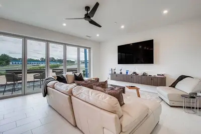 Image de Balcony w/ Track Views! Dawsonville Family Escape