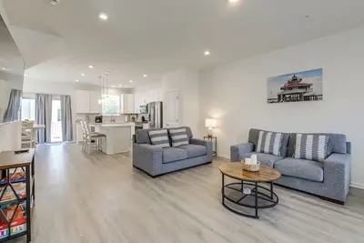 Image de Walk to Cambridge Waterfront: Townhome w/ Deck