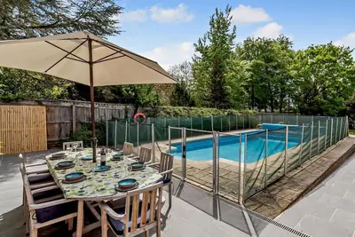 Image de 5 Bed in Woodbridge (oc-72724)