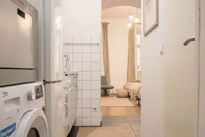 Image de Stylishly renovated and 15 minutes from downtown, right on the Danube