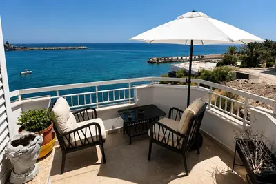 Image de Peaceful, in Kyrenia, right on the seafront with a magnificent sea view