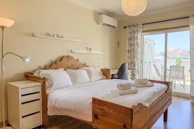Image de #328 Charming 2-Bedroom Home in Albufeira | Balcony & Ac