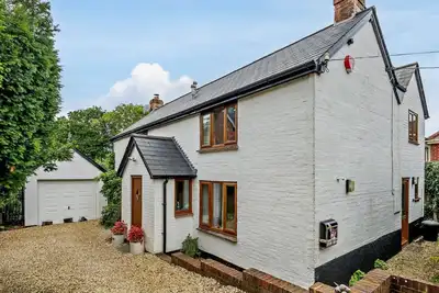 Image de 4 Bed in Lymington (oc-nfl94)