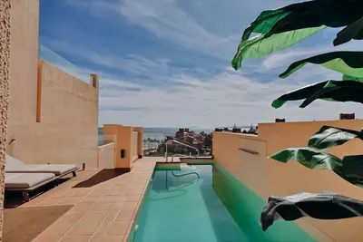 Image de Luxury Beachfront Penthouse with Private Pool, Sea Views & Rooftop Terrace