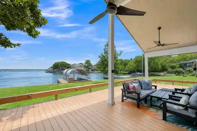 Image de Lakefront Townhome | Private Boat Slip | Swim + Fish | Pool Access | Near Ren Fest | Sleeps 8