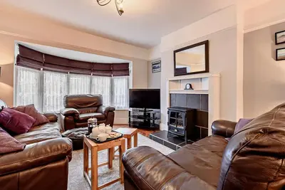 Image de 3 Bed in Tenby (oc-fb063)