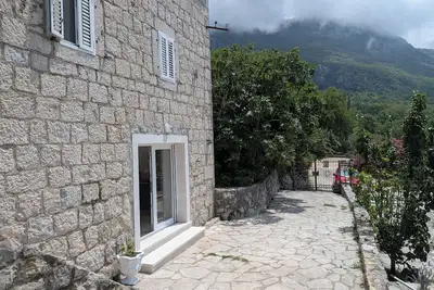 Image de Modern 1-Bedroom Apartment Oasis in Kuljače, Nature Retreat & Sea Views