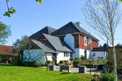 Image de 5 Bed in Hurst Green (oc-46916)