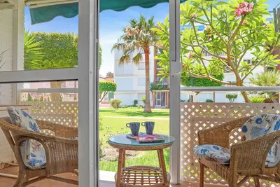 Image de 1br Apt walk to the Beach | Pool & Garden