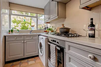 Image de 3 Bed in Tenby (oc-fb143)