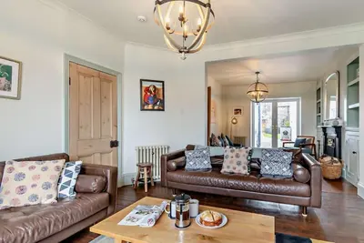Image de 4 Bed in Tenby (oc-fb193)