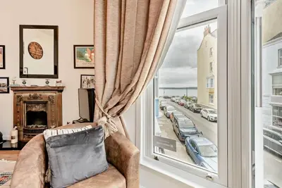 Image de 2 Bed in Tenby (oc-fb288)