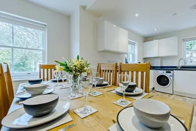 Image de 4 Bed in Tenby (oc-fb270)