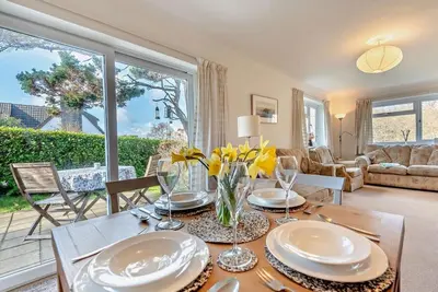 Image de 3 Bed in Tenby (oc-fb174)