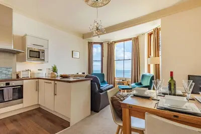 Image de 2 Bed in Tenby (oc-fb233)