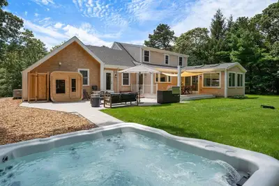 Image de New Construction Designer Home: Private Outdoor Oasis, Hot Tub, Sauna