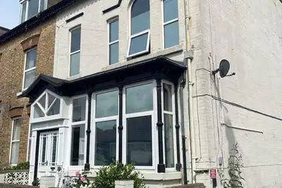 Image de Self catering apartment, close to beach, short walk to town centre, with parking