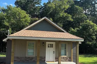 Image de The Winner’s Circle Cottage at the Creek- Your Home for Oaklawn Racing Season