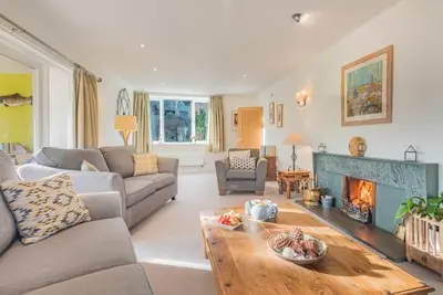 Image de 4 Bed in Ulverston (oc-sz438)