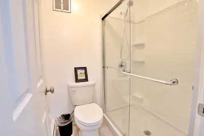 Image de 2bd/2ba Condo. 10 min walk to Sacred Heart Hosp