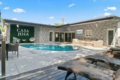 Image de Casa joia | heated pool | 15m beach | 5m to shul