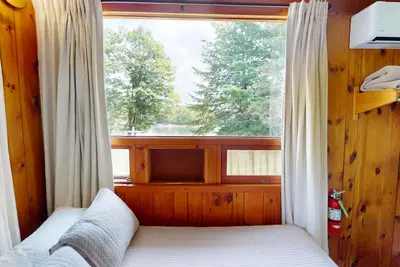 Image de Cozy 1-bedroom hotel room in serene Hamilton - #305 Mohawk